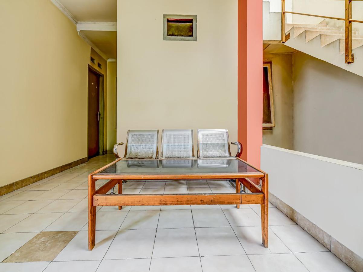Hotel Spot On 91186 Losmen Yanti Bandung Esterno foto
