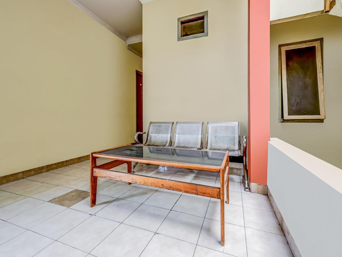Hotel Spot On 91186 Losmen Yanti Bandung Esterno foto