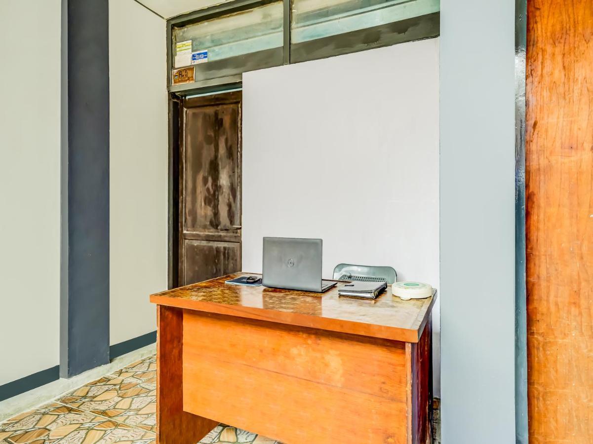 Hotel Spot On 91186 Losmen Yanti Bandung Esterno foto