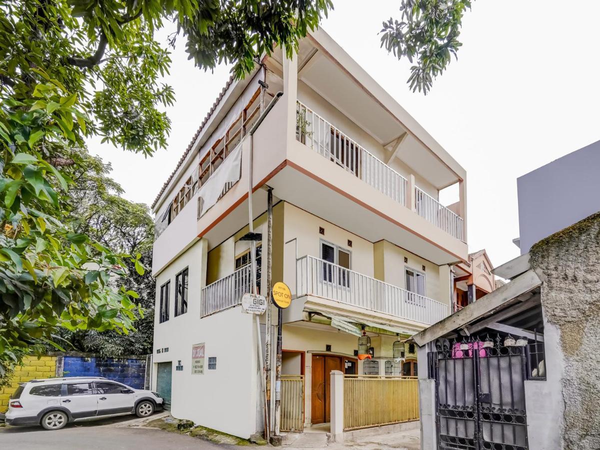 Hotel Spot On 91186 Losmen Yanti Bandung Esterno foto