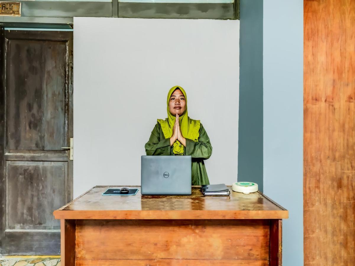 Hotel Spot On 91186 Losmen Yanti Bandung Esterno foto