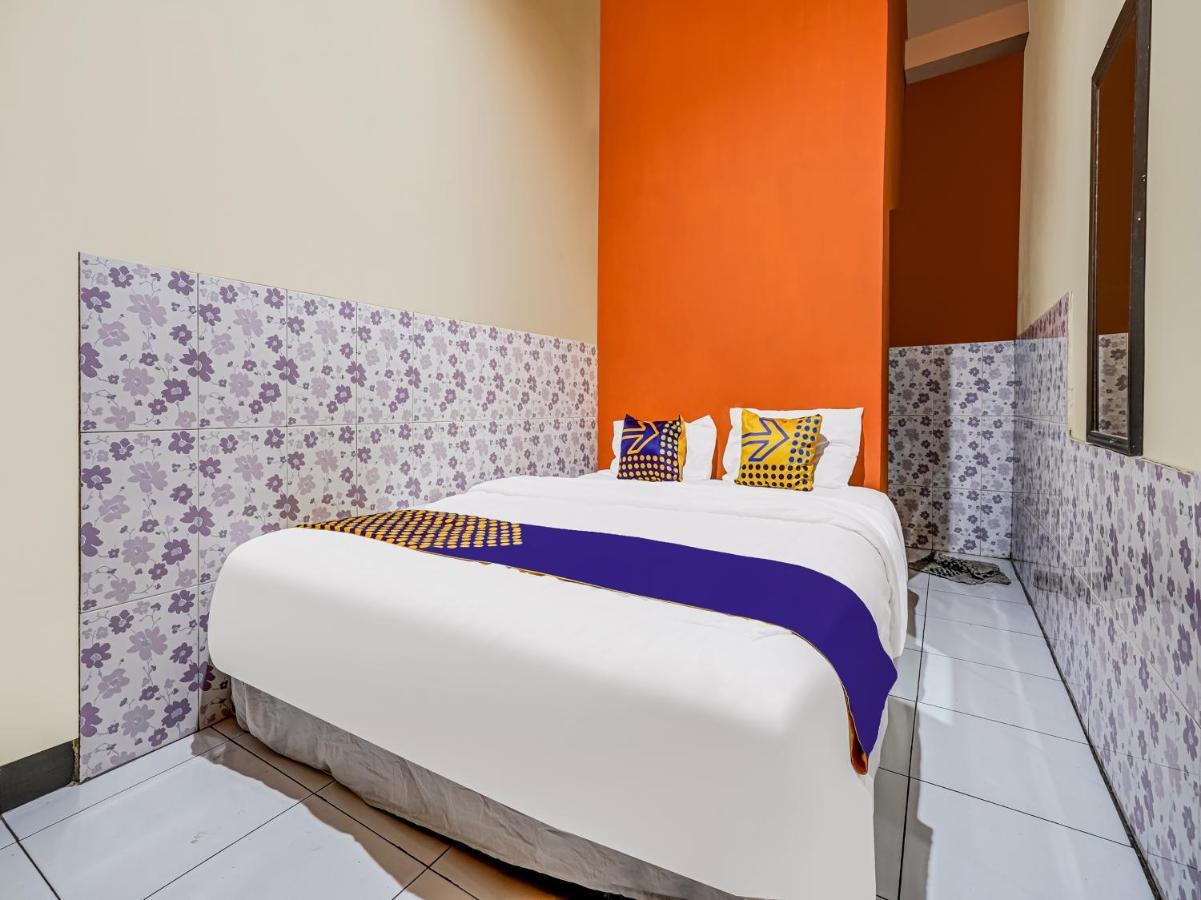 Hotel Spot On 91186 Losmen Yanti Bandung Esterno foto