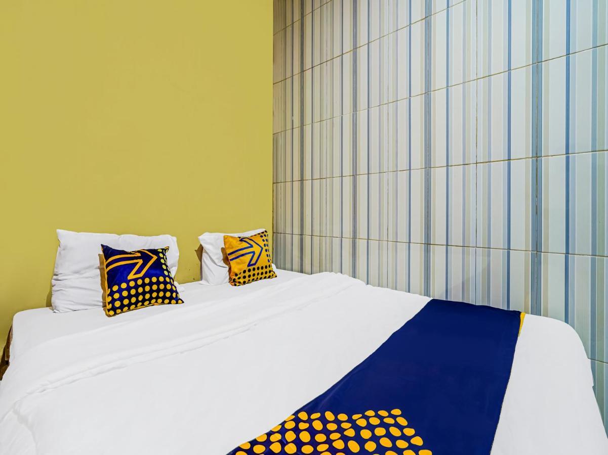 Hotel Spot On 91186 Losmen Yanti Bandung Esterno foto