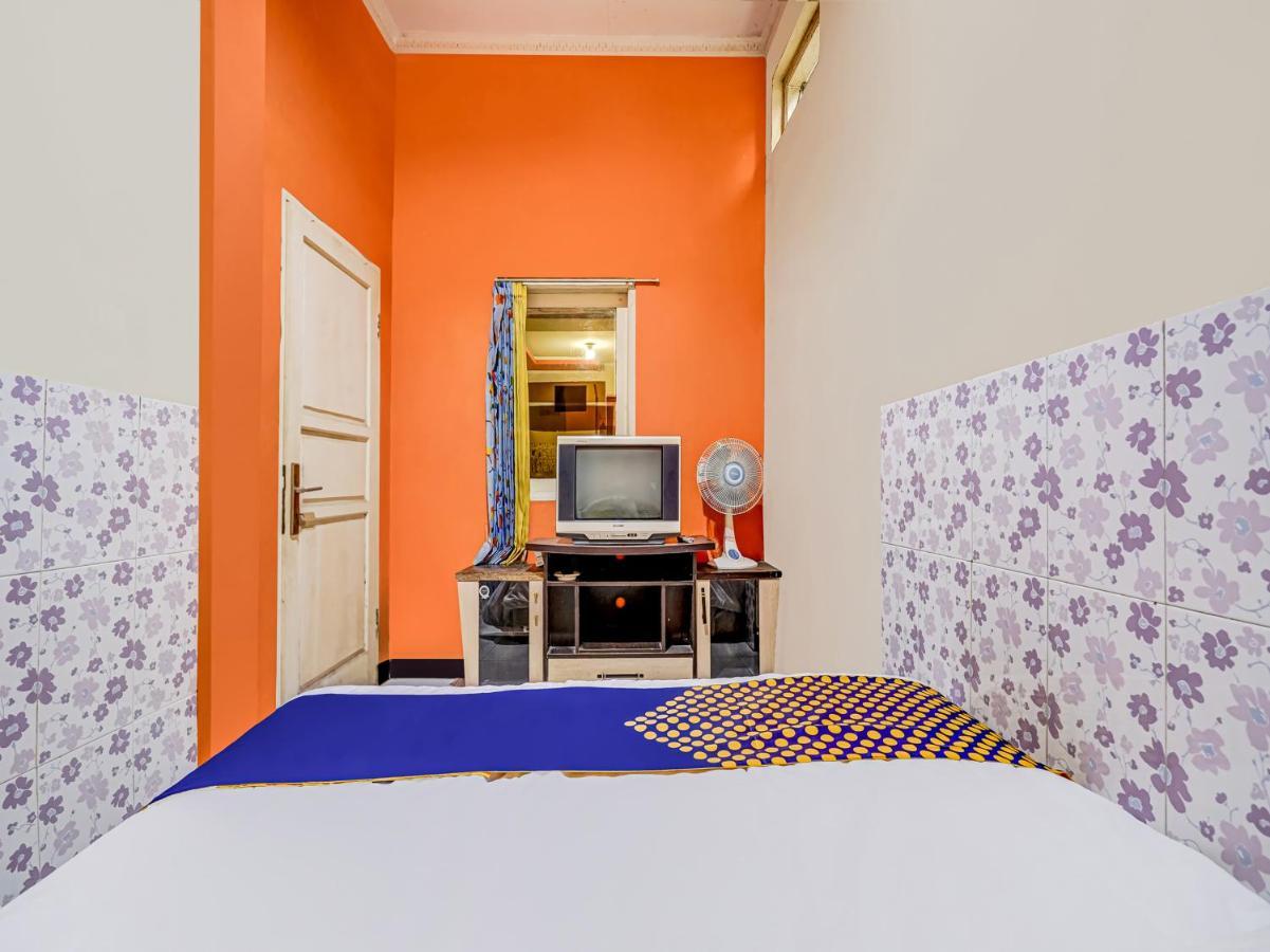 Hotel Spot On 91186 Losmen Yanti Bandung Esterno foto