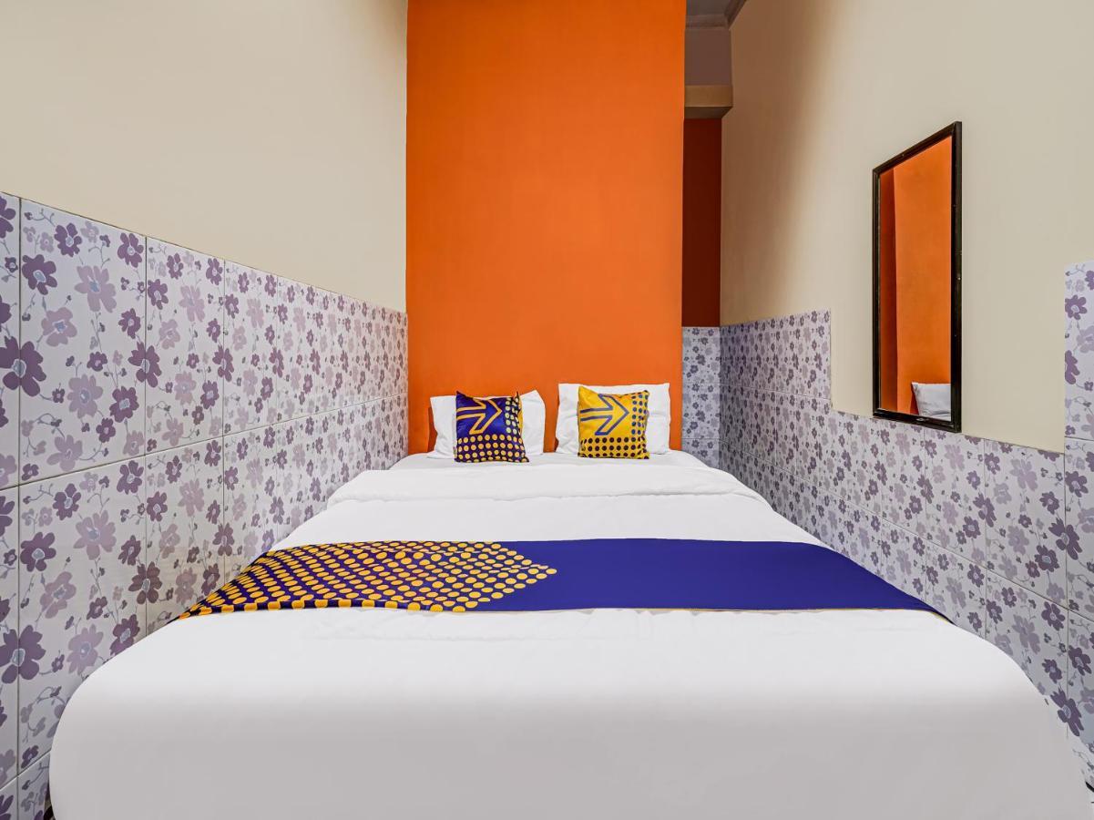Hotel Spot On 91186 Losmen Yanti Bandung Esterno foto