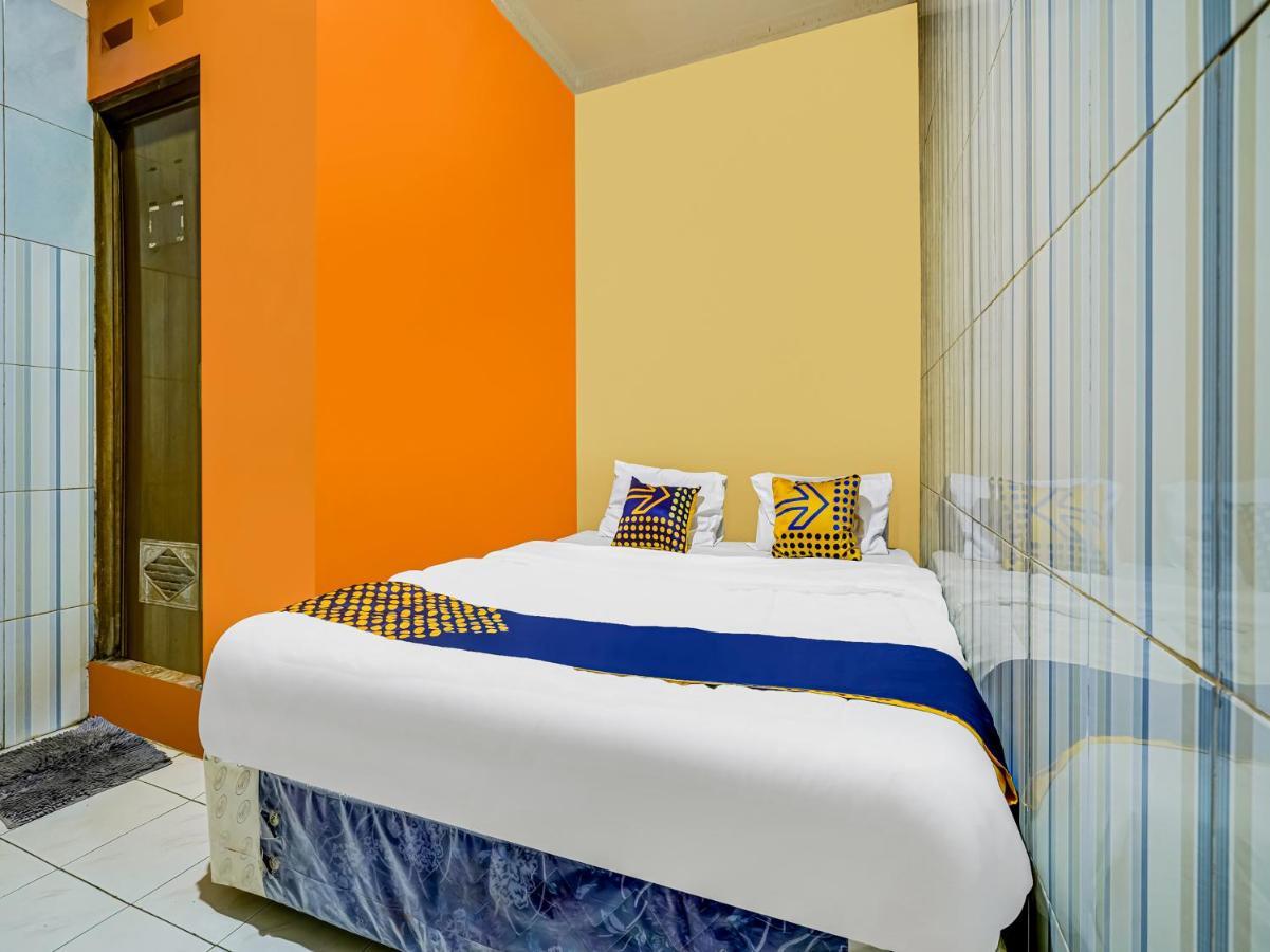 Hotel Spot On 91186 Losmen Yanti Bandung Esterno foto
