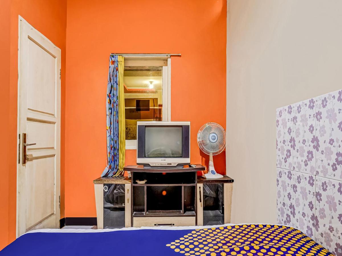 Hotel Spot On 91186 Losmen Yanti Bandung Esterno foto